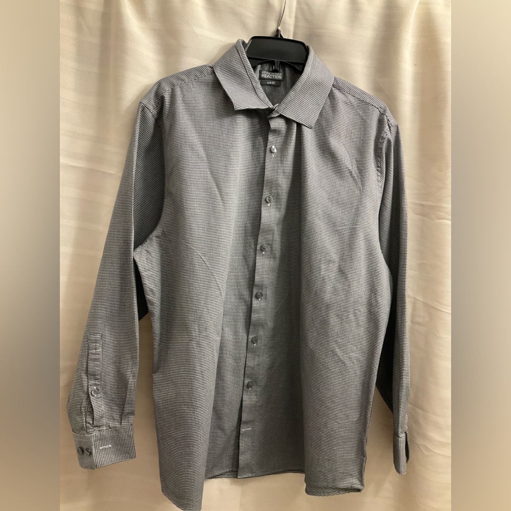 Kenneth Cole reaction men’s button down shirt slim fit in excellent condition